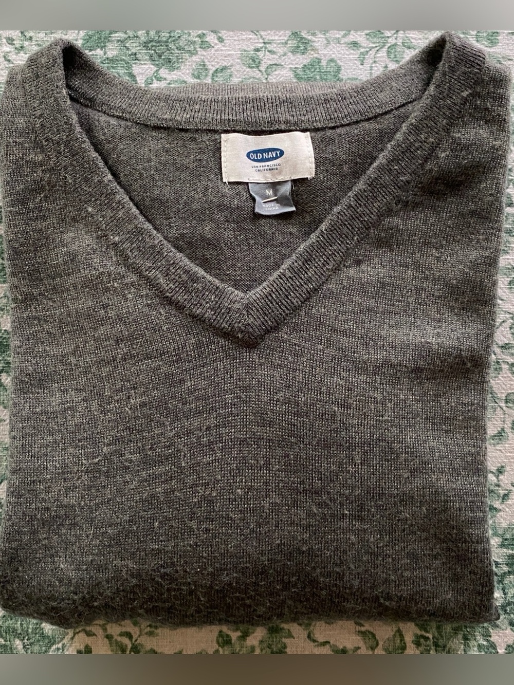 Men’s Old Navy Long Sleeve V Neck Pull Over Lightweight Merino Wool Sweater